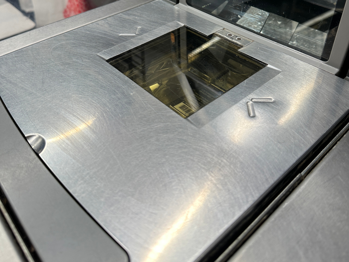 A steel surface with wiping marks indicating that the cleaning method has not been correct.